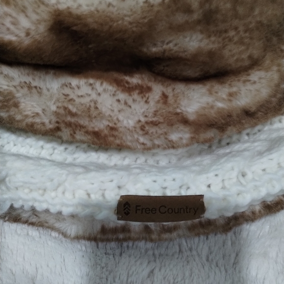 Free country Faux Far Neck Scarf - Picture 11 of 17